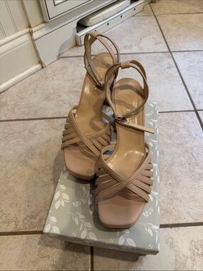 Genuine Spanish leather Nude Strappy Block Heel with Ankle Strap, size 39
